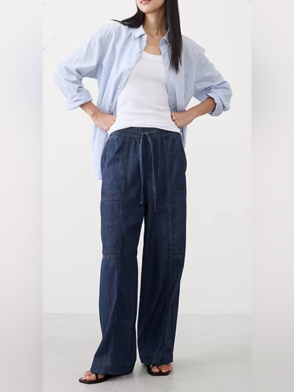 Banana Republic Factory Wide-Leg Mid-Rise Cargo Pull-On Jean in Dark Wash | XL